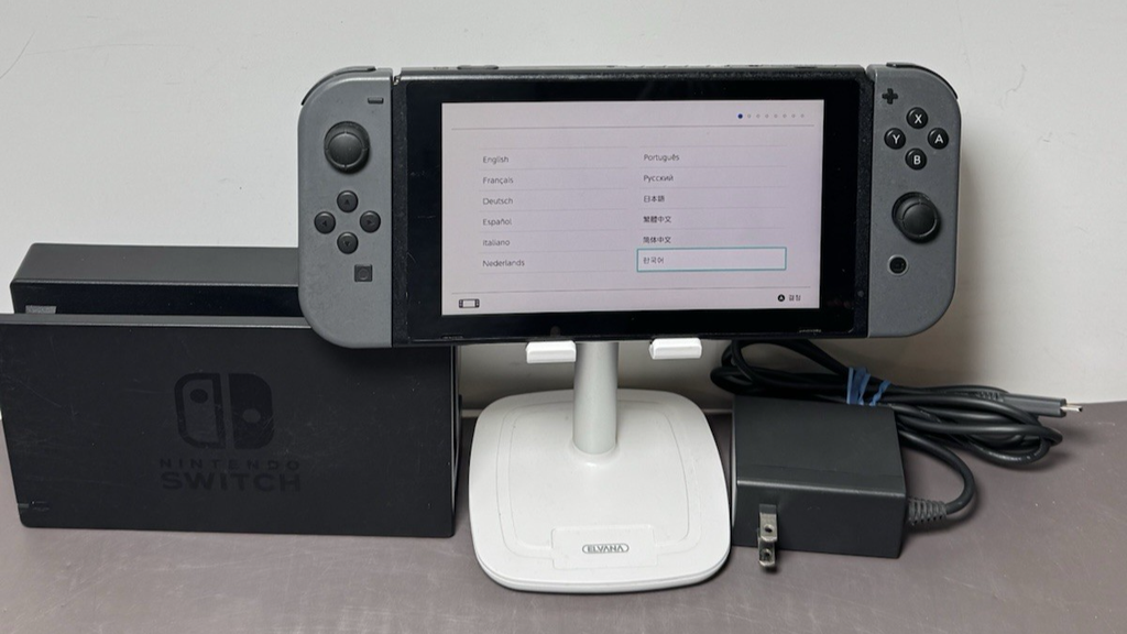 Nintendo Switch Handheld Console HAC-001 w/ controllers/dock/charger