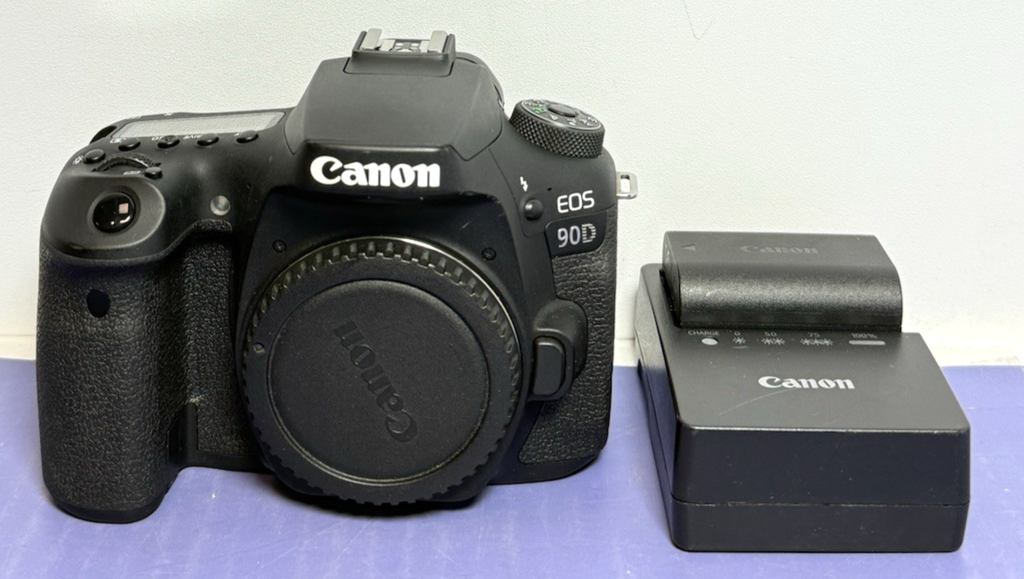 Canon EOS 90D 32.5MP DSLR Camera Body Only w/ Battery & Charger