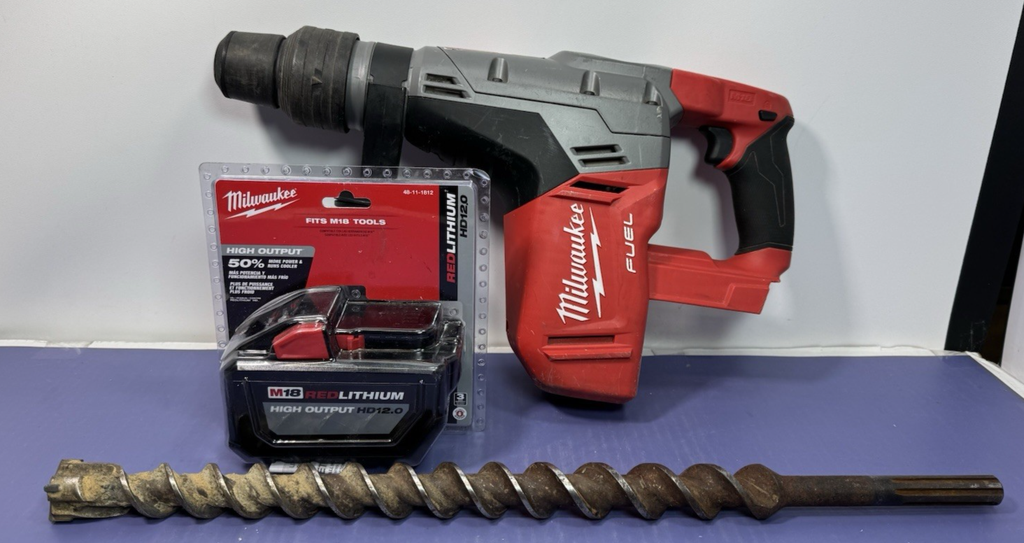 MILWAUKEE 2717-20 M18FUEL 18V ROTARY HAMMER + 12Ah Battery + rotary hammer bit
