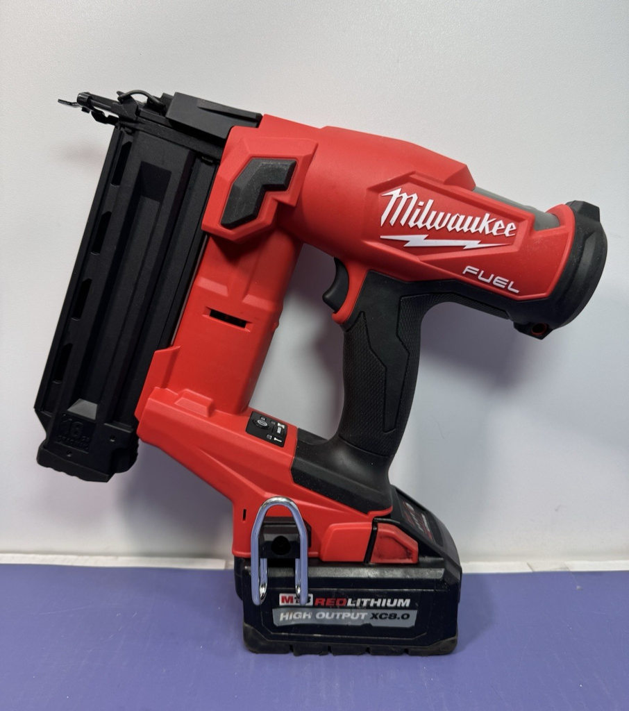 MILWAUKEE M18 FUEL 2746-20 BRAD NAILER 18 GAUGE + 8.0 Ah Battery