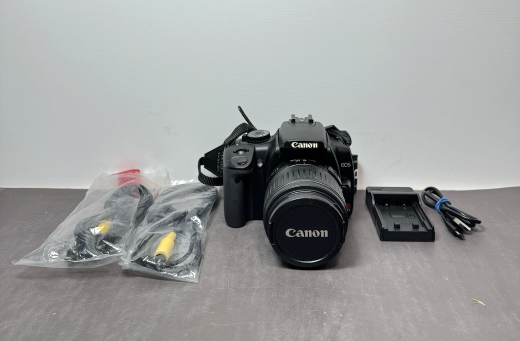 Canon EOS Rebel XTi DS126151  W/ EF-S 18-55mm F/1:3.5-5.6 Lens & Charger Battery