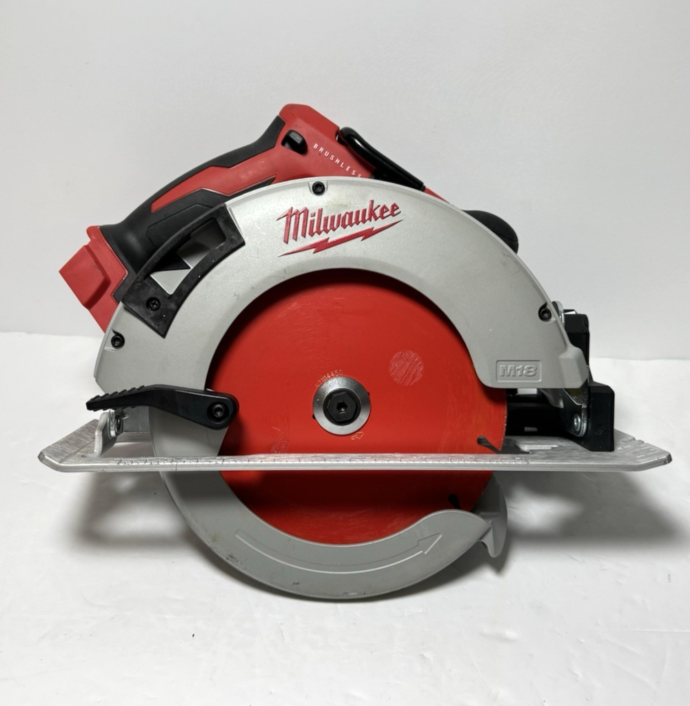 Milwaukee 2631-20 M18 Brushless 7-1/4” Circular Saw Tool Only Clean Preowned