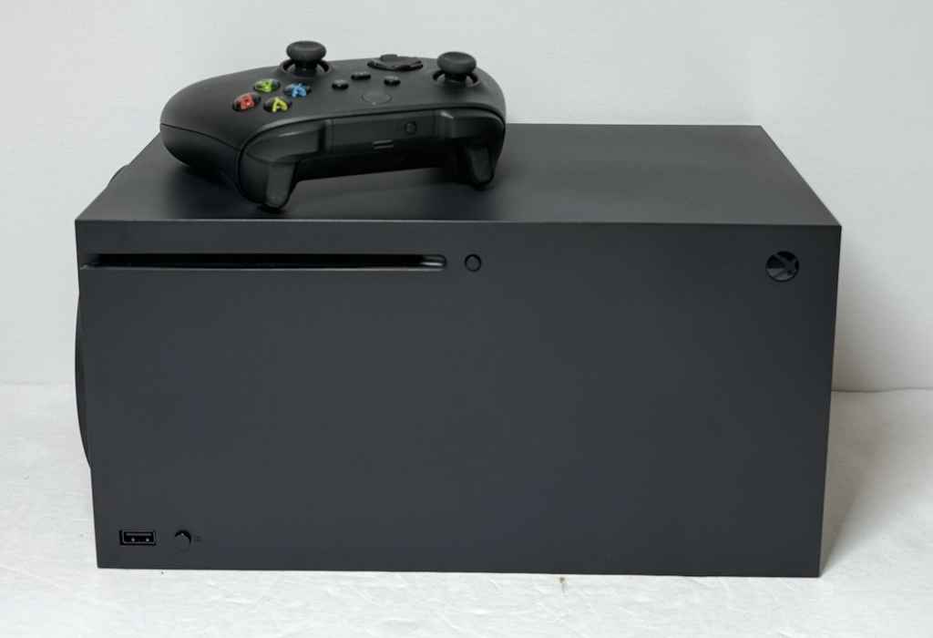 Microsoft Xbox Series X 1TB Console Gaming Console Black 1882 w/controller