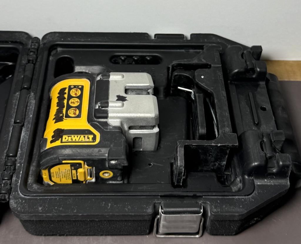 Dewalt DW089 Red Line 3 Beam Laser Level W/Magnetic Mount + Hard Case