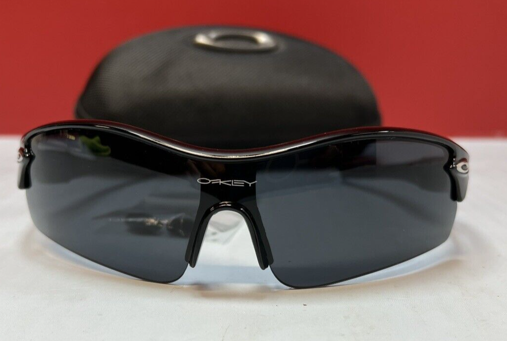 OAKLEY RADAR BLACK SUNGLASSES-USA MADE-CASE INCLUDED-EXCELLENT CONDITION-T 7050