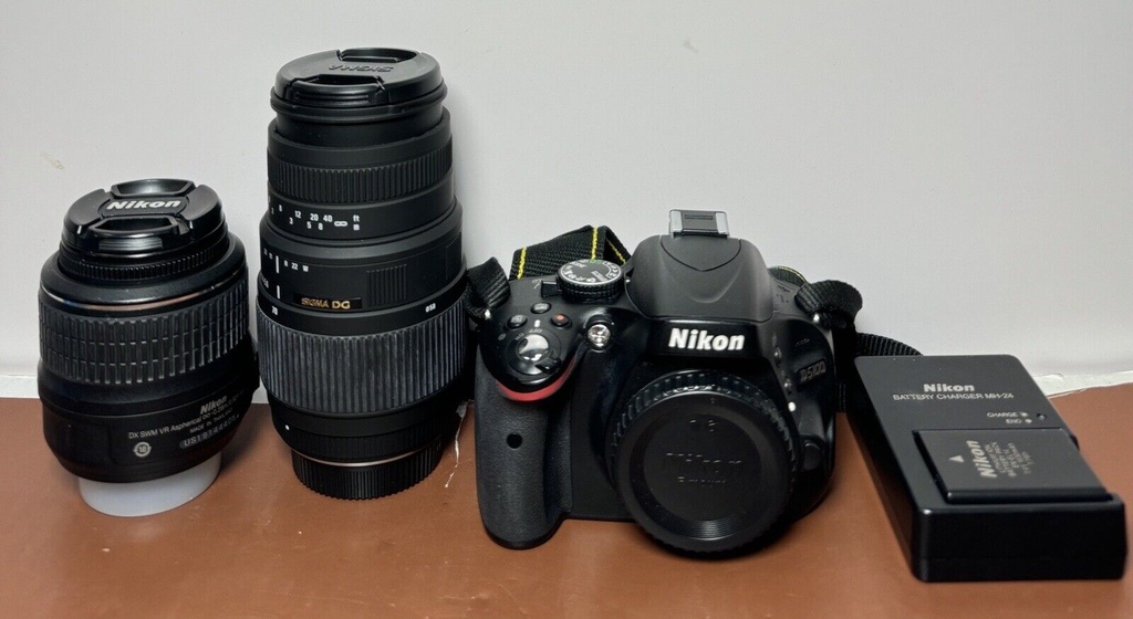 Nikon D5100 16.2MP Digital SLR Camera w/ 18-55mm Lens+ Sigma 70-33mm with acces