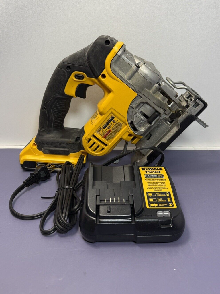 Dewalt 18V Cordless Variable Speed Jigsaw DCS331 With Battery and Charger