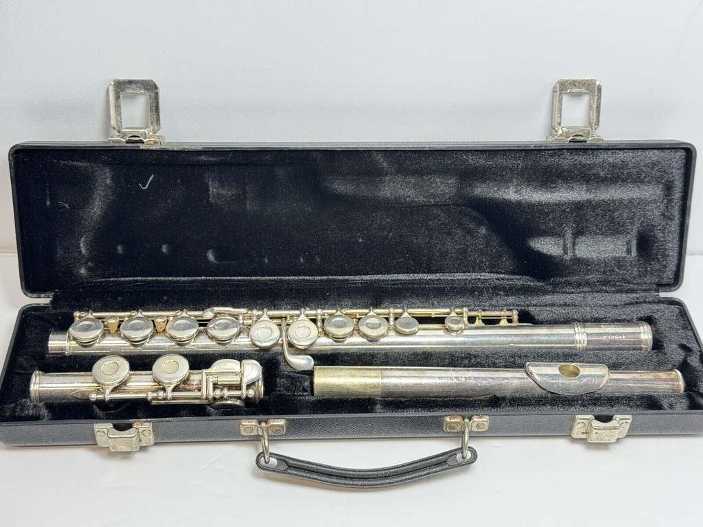 Gemeinhardt 2SP Silver Plated Flute #P32001 w/ Case