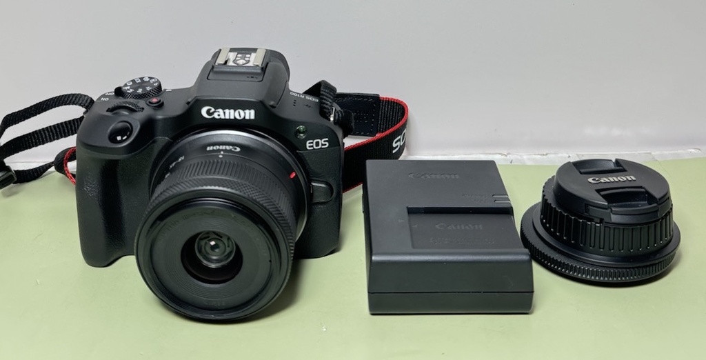 Canon EOS R100 Mirrorless Camera RF-S18-45mm F4.5-6.3 is STM Lens-Mint condition