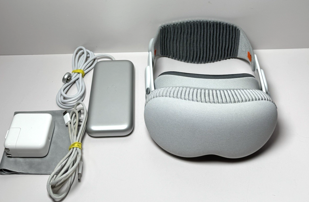 Apple Vision Pro 256GB, Solo Knit Band - S  (MQL83LL/A)
