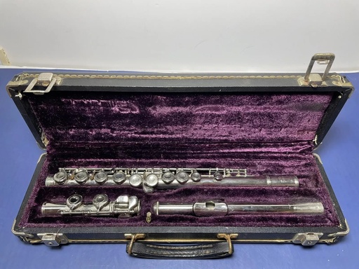[6113-1] Yamaha YFL-22 Nickel Silver Flute Japan #804155 with Hard Case - GREAT!