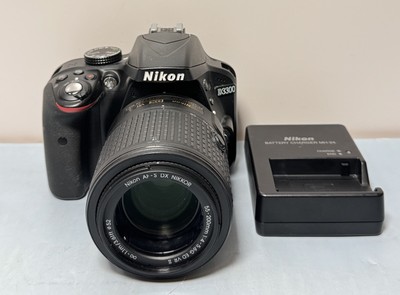 [10244-1] Nikon D3300  DSLR w/AF-S DX VR 55-200mm Lens *5659* Shutter count