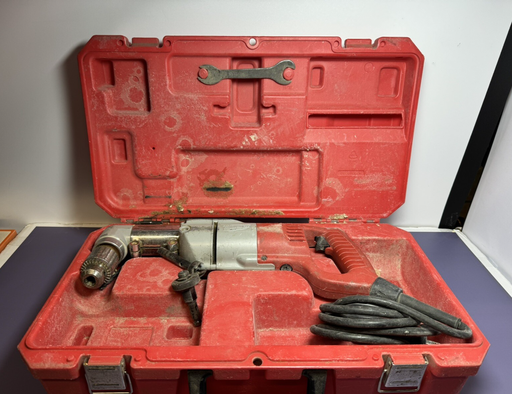 [8839-2] MILWAUKEE 1107-1 120V CORDED RIGHT-ANGLE DRILL KIT
