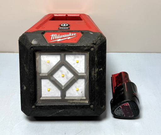 [9539-6] Milwaukee 2364-20 M12 Flood Light / Bare Tool with 1.5 Ah battery