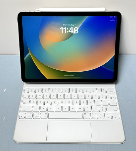 [10603-1] Apple iPad Air 5th Gen M1 64 GB, Wi-Fi, 10.9" Space Gray/Magic Keyboard & Pencil