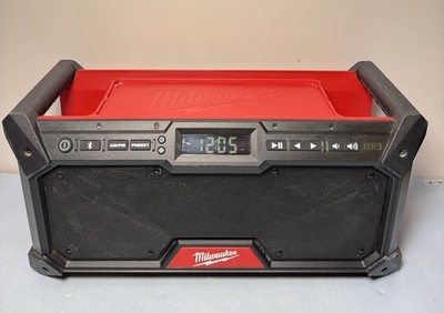 [11298-1] Milwaukee 2952-20 M18 Bluetooth Jobsite Radio w/2.0 Ah battery